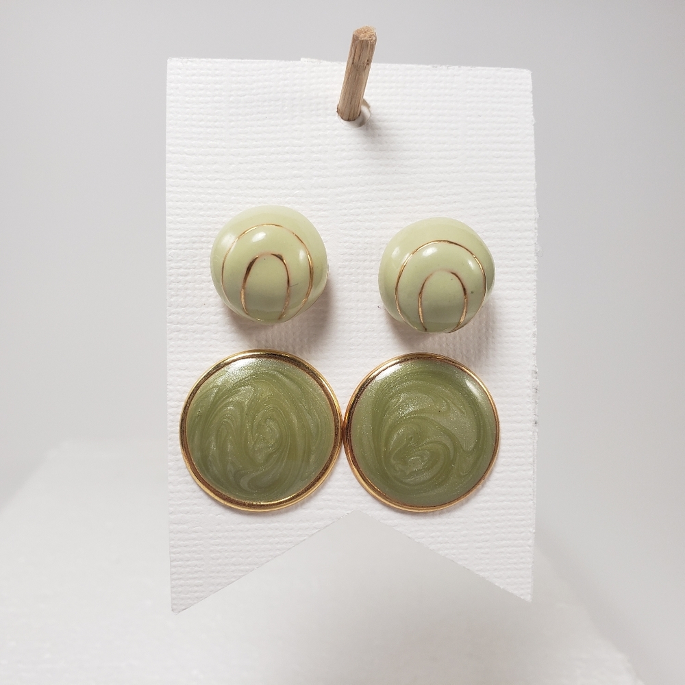 💥CLOSING SALE💥 VINTAGE Enamel Gold Tone Earrings